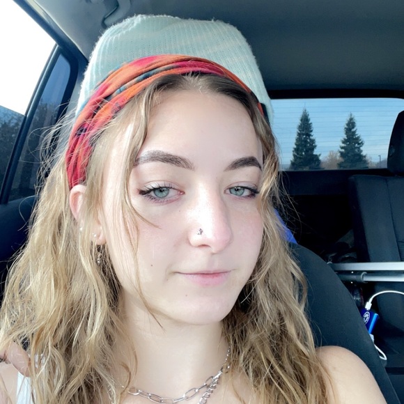 Meet your Posher, Julia - Picture 1 of 1